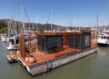 Phòng xông hơi nổi làm từ container vận chuyển được lắp đặt tại California